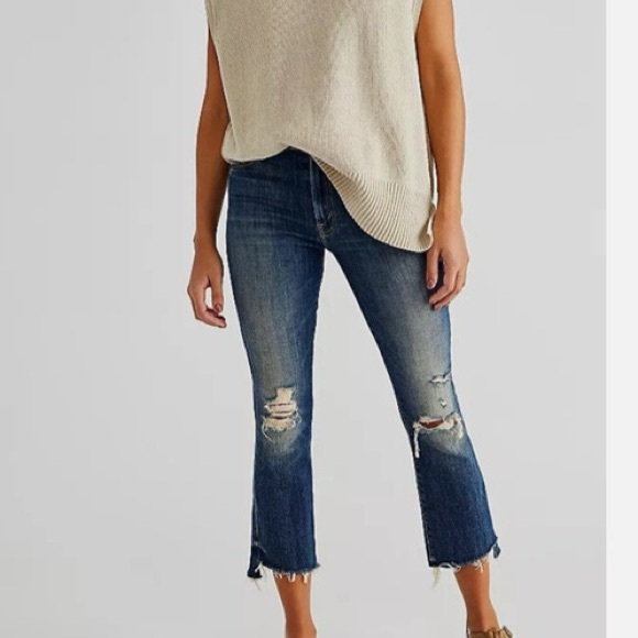 MOTHER The Insider Crop Step Fray in Wicked Wildflower size 25Raw hem jeans